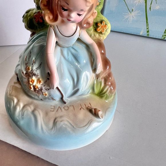 Josef Originals LOVE LETTERS in the Sand Musical Figurine, Vintage Music Box - Picture 3 of 7